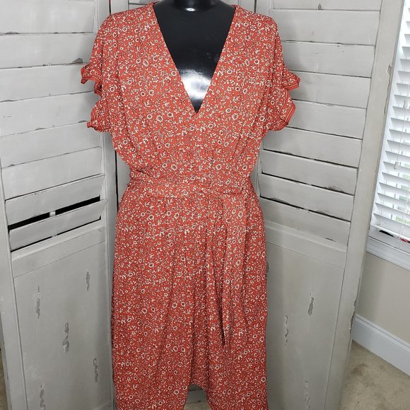 Max Studio Short Sleeve Floral Crepe Midi Dress - Picture 2 of 16